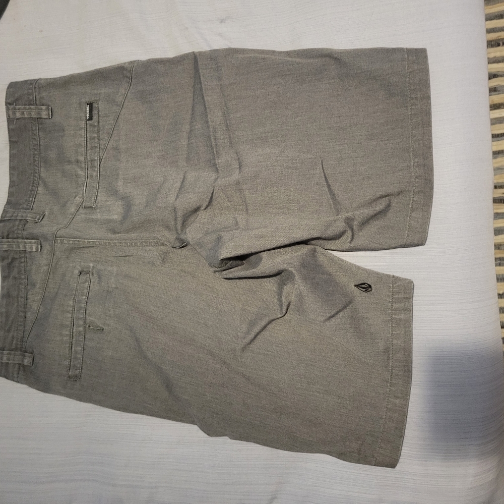 Volcom shorts - Picture 2 of 2